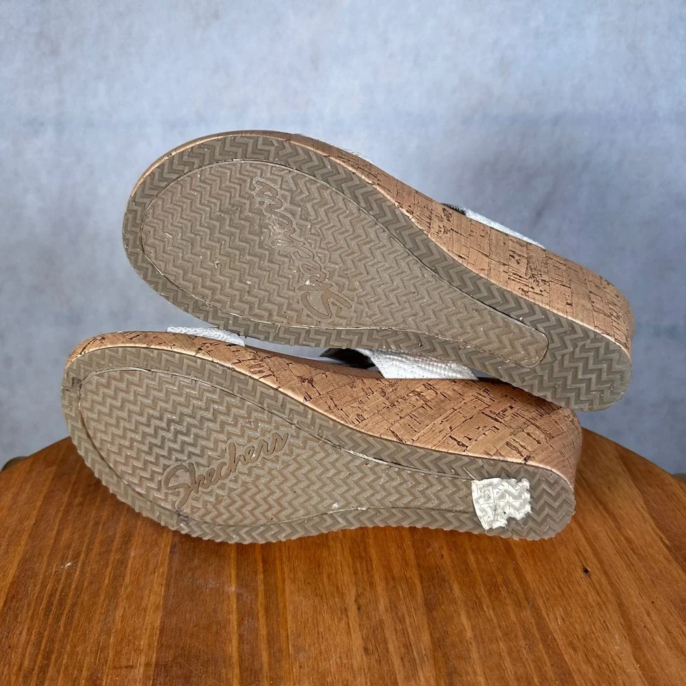 Skechers Rumblers Modern Maze Women 9.5 White Good Scalloped Wedge 119591